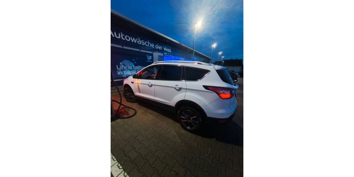 Ford Kuga 194.653 km 7.400 &euro; Bergkamen 59192