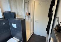 3-Zimmer-Wohnung, EG, teilmöbliert (Küche + großer Einbauschrank)