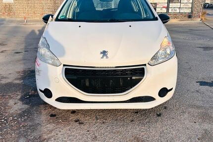 Peugeot 208 111.000 km 2.600 &euro; Gelsenkirchen 45884