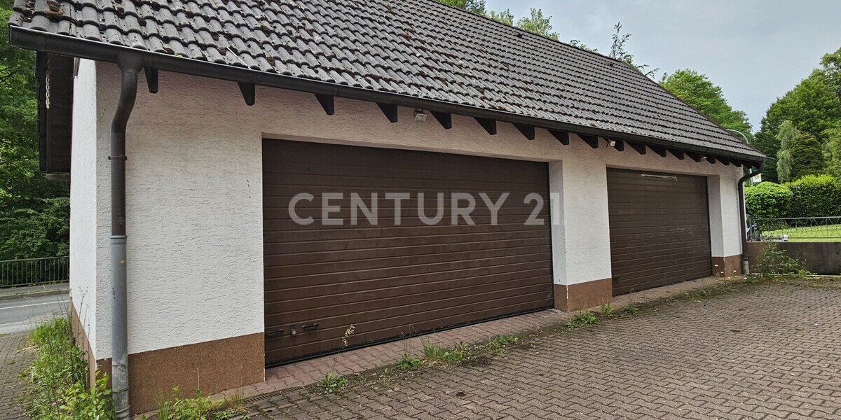 Attraktive Kapitalanlage mit Potenzial: Mehrfamilienhaus mit 6 Eigentumswohnungen & Garagen in Hemer - Mehrfamilienhaus, Wohnhaus Hemer | Angebot:27469088