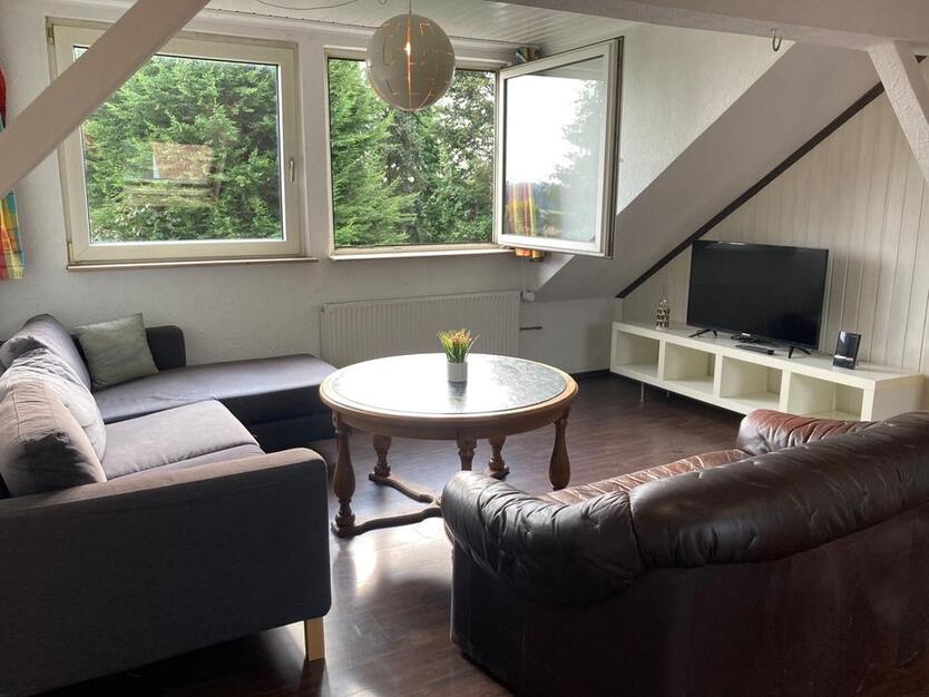 Gemütliche, Möblierte Dachgeschosswohnung in schöner Lage zimmer