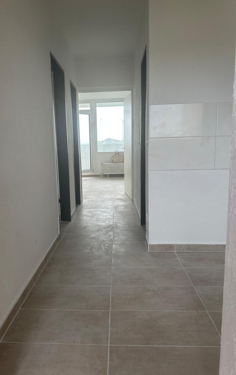 schöne helle sanierte Wohnungen mit Balkon ab sofort! 2.5 zimmer