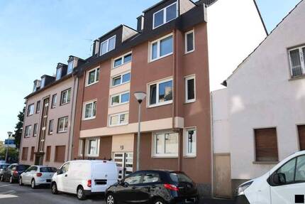 Wohnen in Citynähe: Gut geschnittene 2,5 Zimmer-Etagenwohnung mit Gemeinschaftsgarten und Balkon
